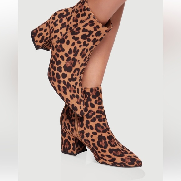 Time and Tru Leopard Print Ankle Boots block heels size 7 new - Picture 13 of 13